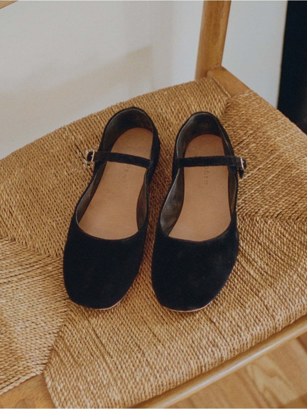 Dôen Mary Jane Slipper in black velvet